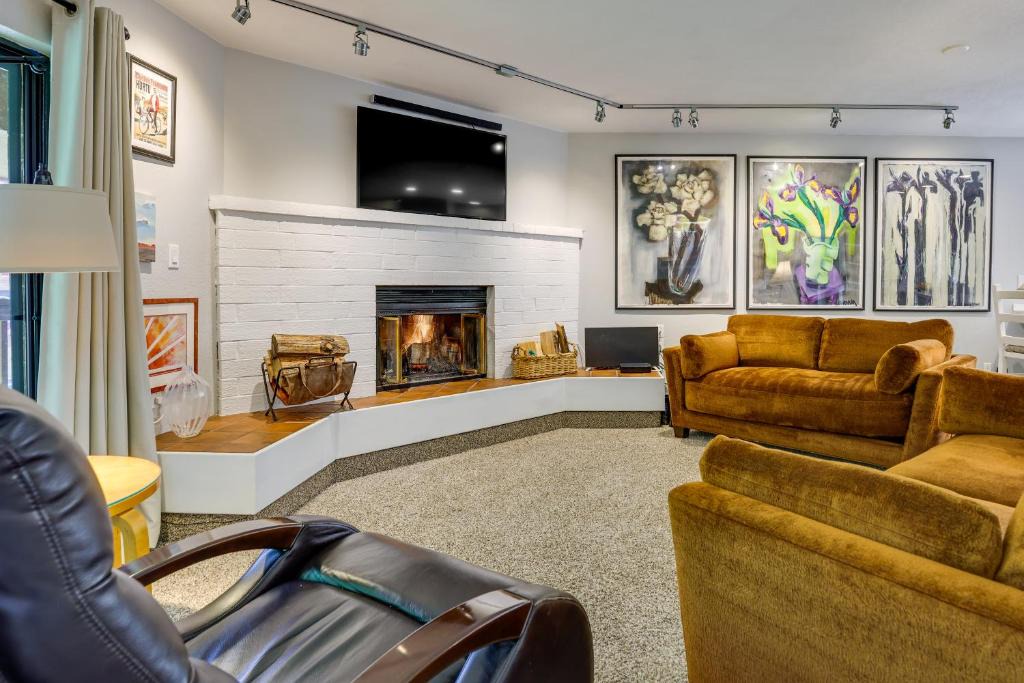 Frisco House | 1/2 Mi to Lake Dillon: Mtn-View Condo in Frisco