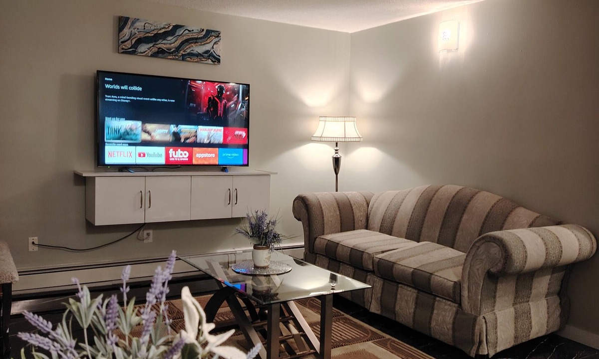 Shaganappi Apartment | 1 Bedroom Apartment on 17 Ave SW