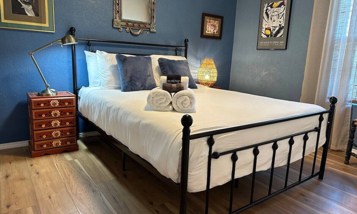 University Heights Apartment | 1 Bedroom apartment w/Balcony