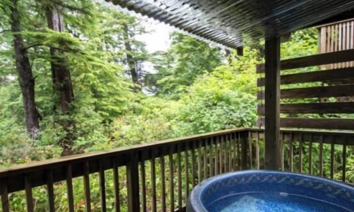 Ucluelet Cottage | 1 Bedroom B - Cozy Cottage with Forest View and Seasonal Hot Tub/Walking Distance to Beaches
