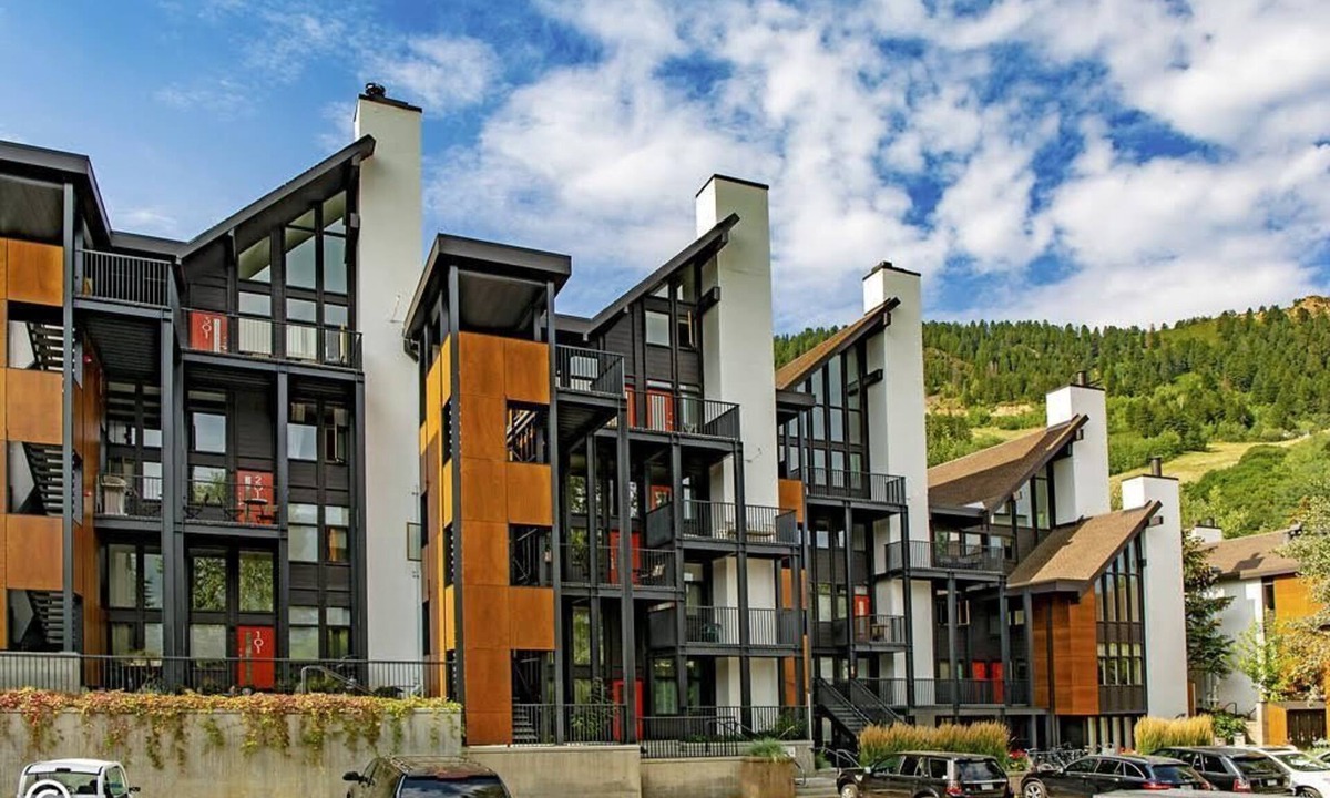 Aspen Condo | 1 Bedroom for 4 w Parking in the CORE of Downtown Aspen