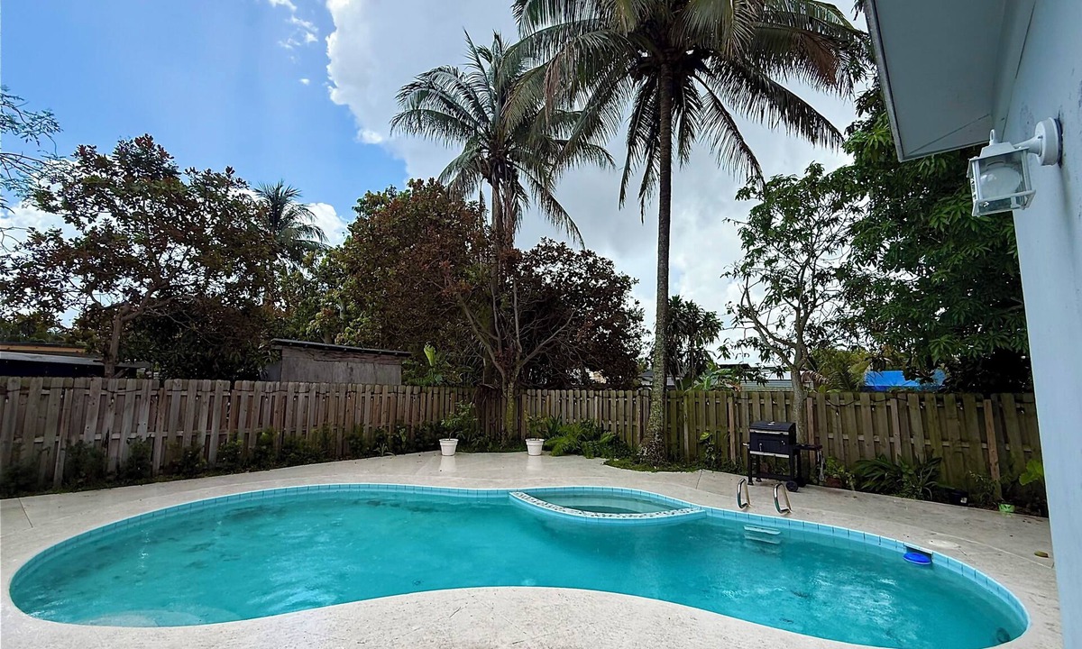 Margate House | 1-bedroom house w/pool in quaint Margate FL 20 min to Pompano beach attractions
