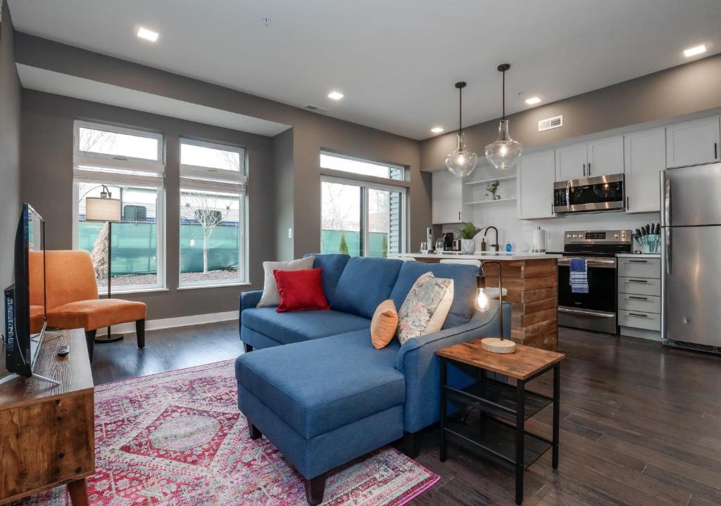 Ohio City Apartment | 1 Bedroom Luxury Condo 10 Minutes from First Energy Stadium E3