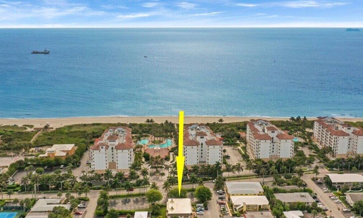 Palm Beach Shores Apartment | 1 Block to the BEACH! HOT TUB! King Beds! Spacious