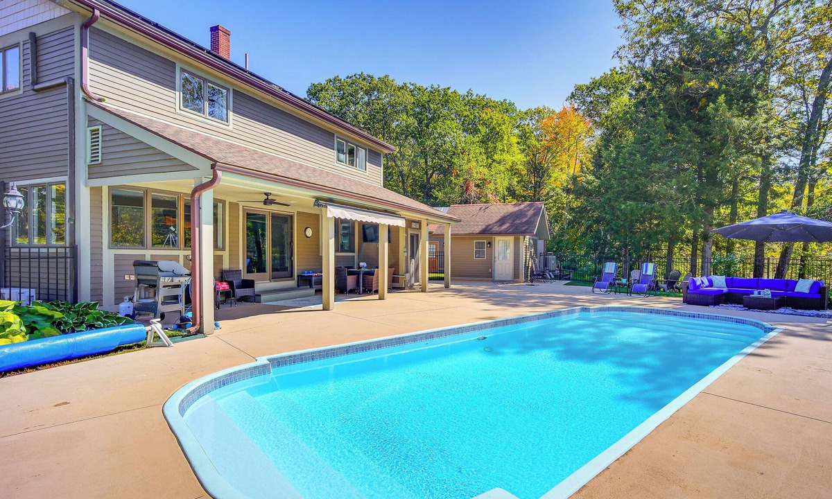 Ludlow House | 1 Mi to Okemo Mtn Resort: Ludlow Home w/Hot Tub