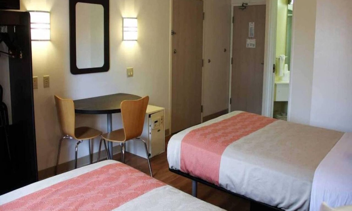 Milan Apartment | 1 Queen Bed | Non-Smoking, Micfridge