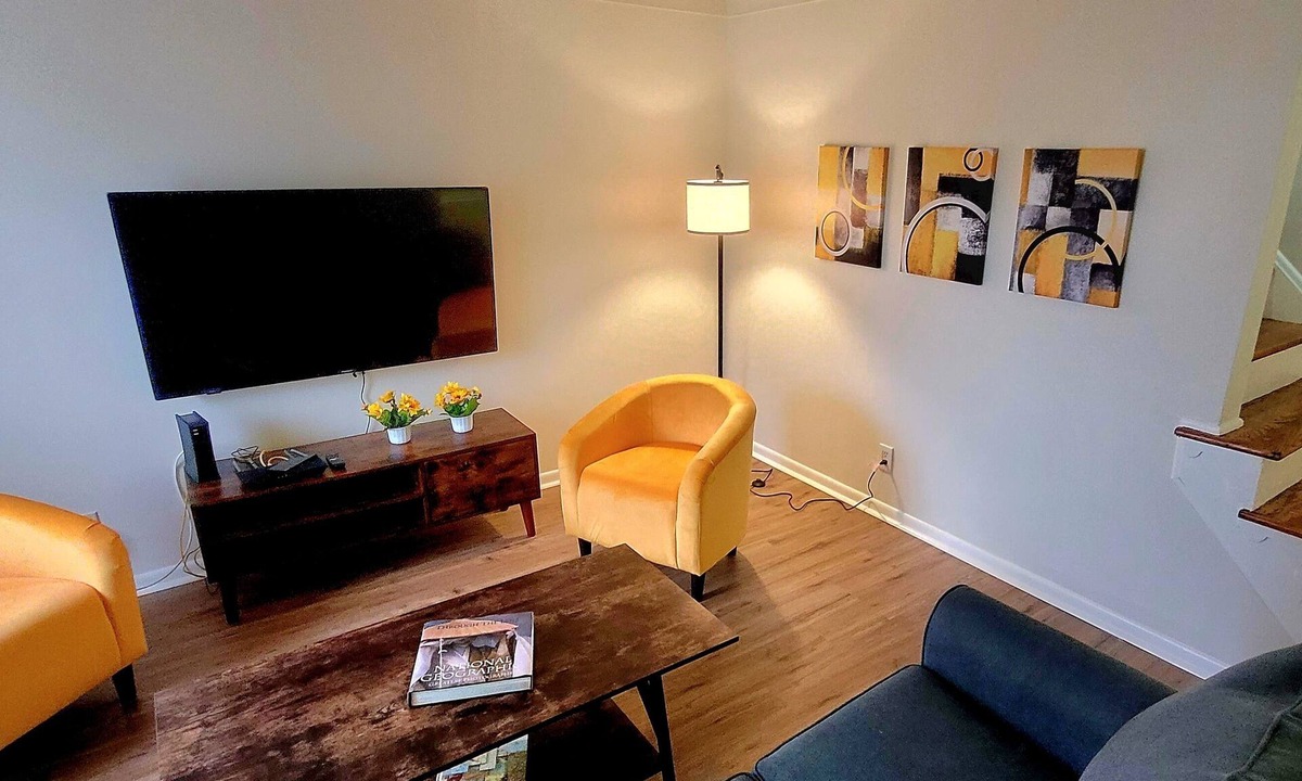 Cleveland Heights House | 10% dsc Spacious Home Near Cleveland Clinic & Downtown Cleveland