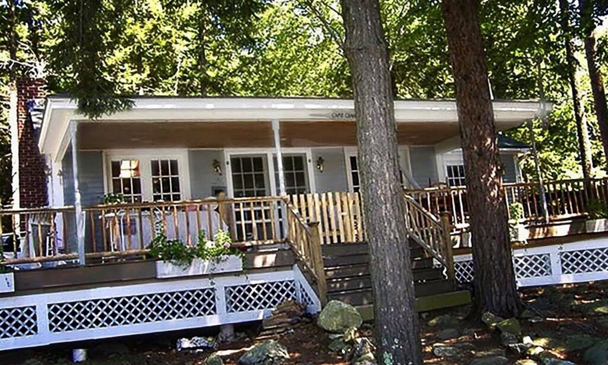 Meredith House | 10+ Spacious Cape on Winnipesaukee Island. Private Peninsula. Sunset Views.