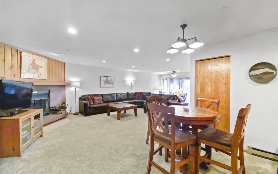 Historic District Condo | 106 m² Condo ∙ 2 bedrooms ∙ 6 guests