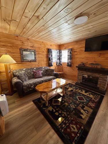 Schroon Lake Hotel | 111 m² Motel ∙ 7 guests