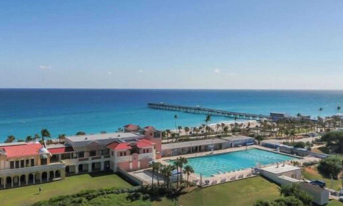 Parrot Cove Apartment | 1BR Villa near beach- King Bed TV in room - Villa 2