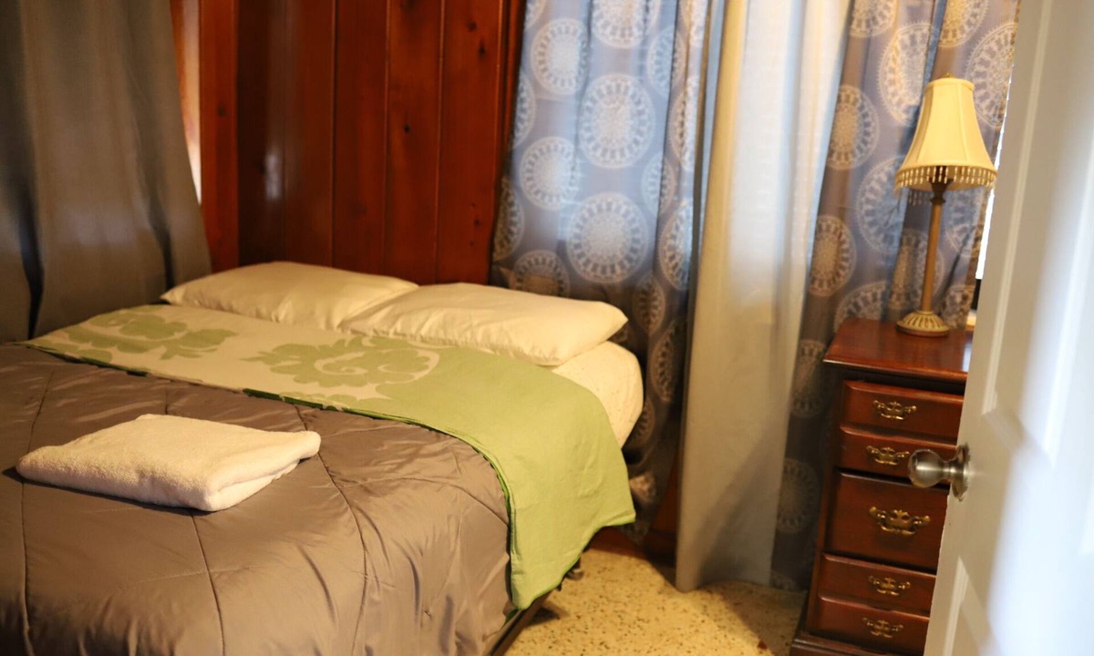 Lake Worth Villa | 2/1 town house, 3 beds, 2 miles to the beaches
