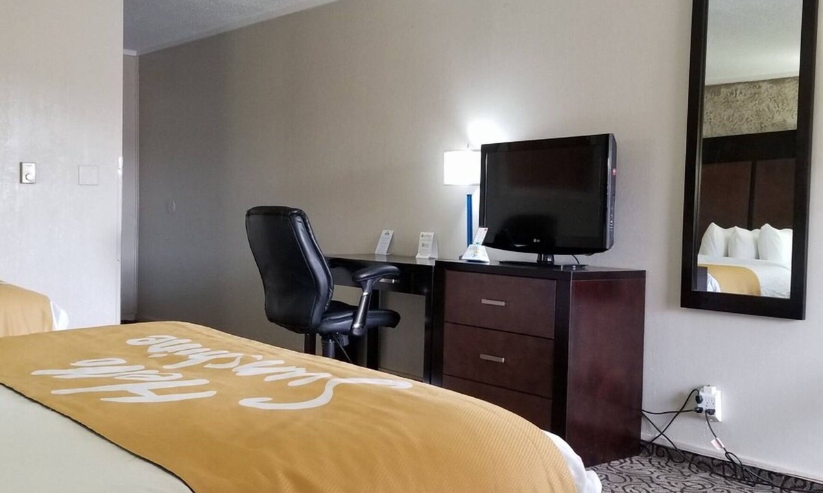 Trinidad Hotel | 2 Affordable Rooms Near Trinidad History Museum | Quaint Location