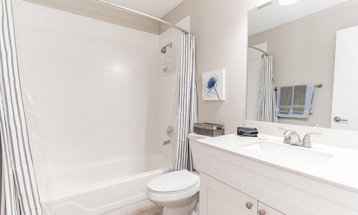 Palm Beach Shores Apartment | 2 Bedroom 2 Bath Walking distance to Beach and Restaurants
