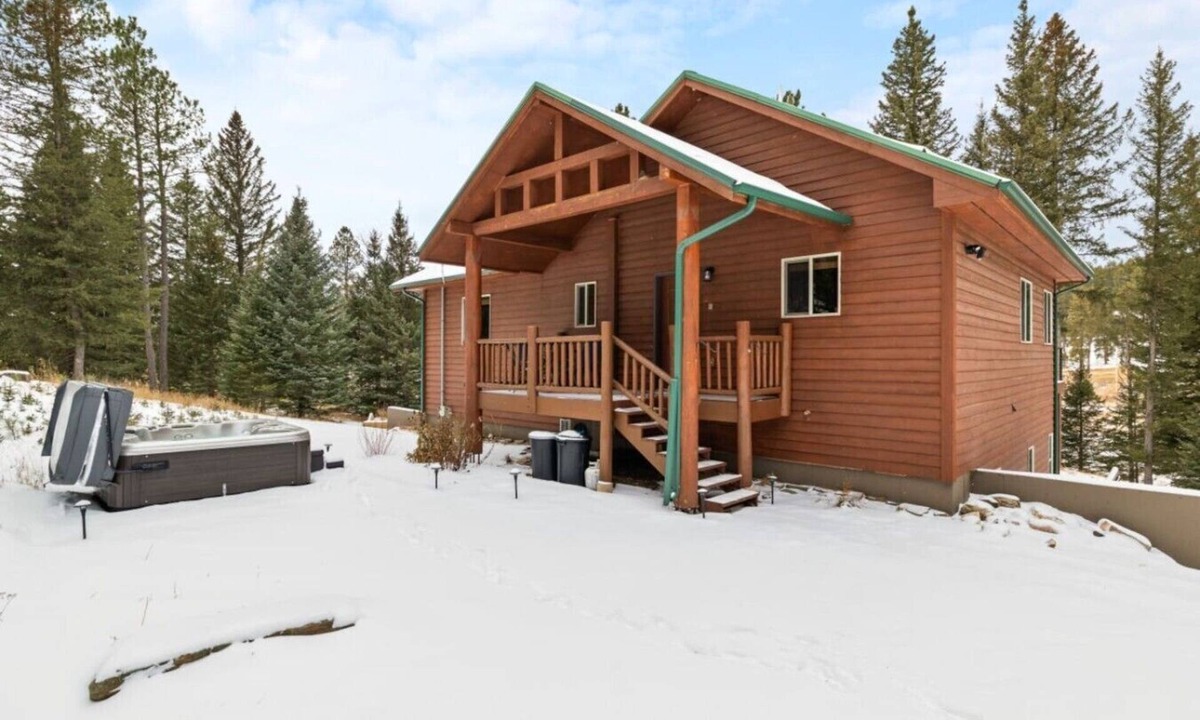 Nemo Apartment | 2 bedroom, 2 bathroom, 4 bed, Starlink, Hottub