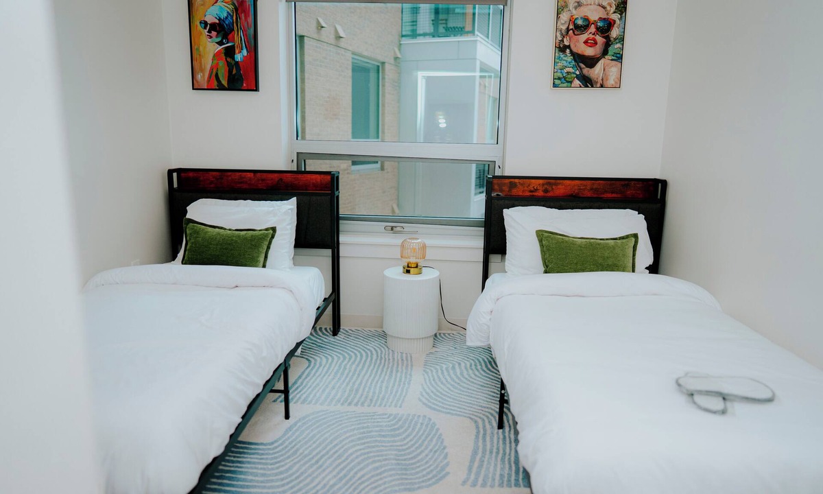 East Cambridge Apartment | 2-bedroom apart in Cambridge with balcony Garage parking