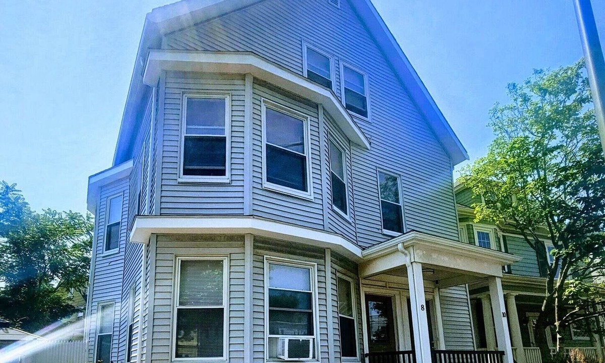 Lynn Bed & Breakfast | 2-bedroom bed & breakfast in adorable Lynn with AC comfort