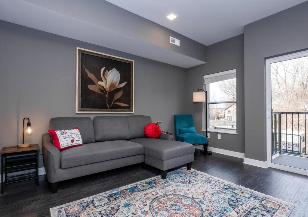 Ohio City Apartment | 2 Bedroom Luxury Condo 10 Minutes from First Energy Stadium A3