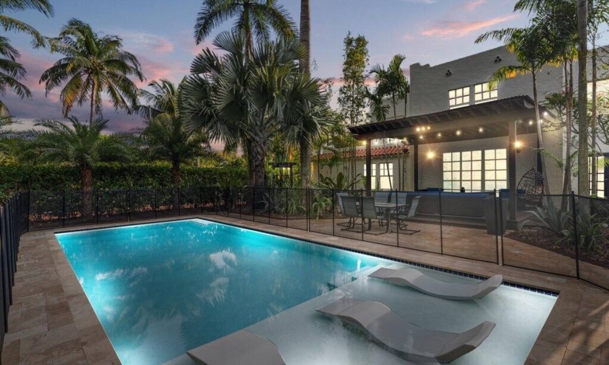 West Palm Beach Villa | 2 Mansions w/Pool and Hot Tub in West Palm Beach!