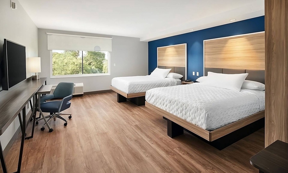 Dania Beach Hotel | 2 Spacious Units, Near Port Everglades Cruise Terminal - Breakfast Included