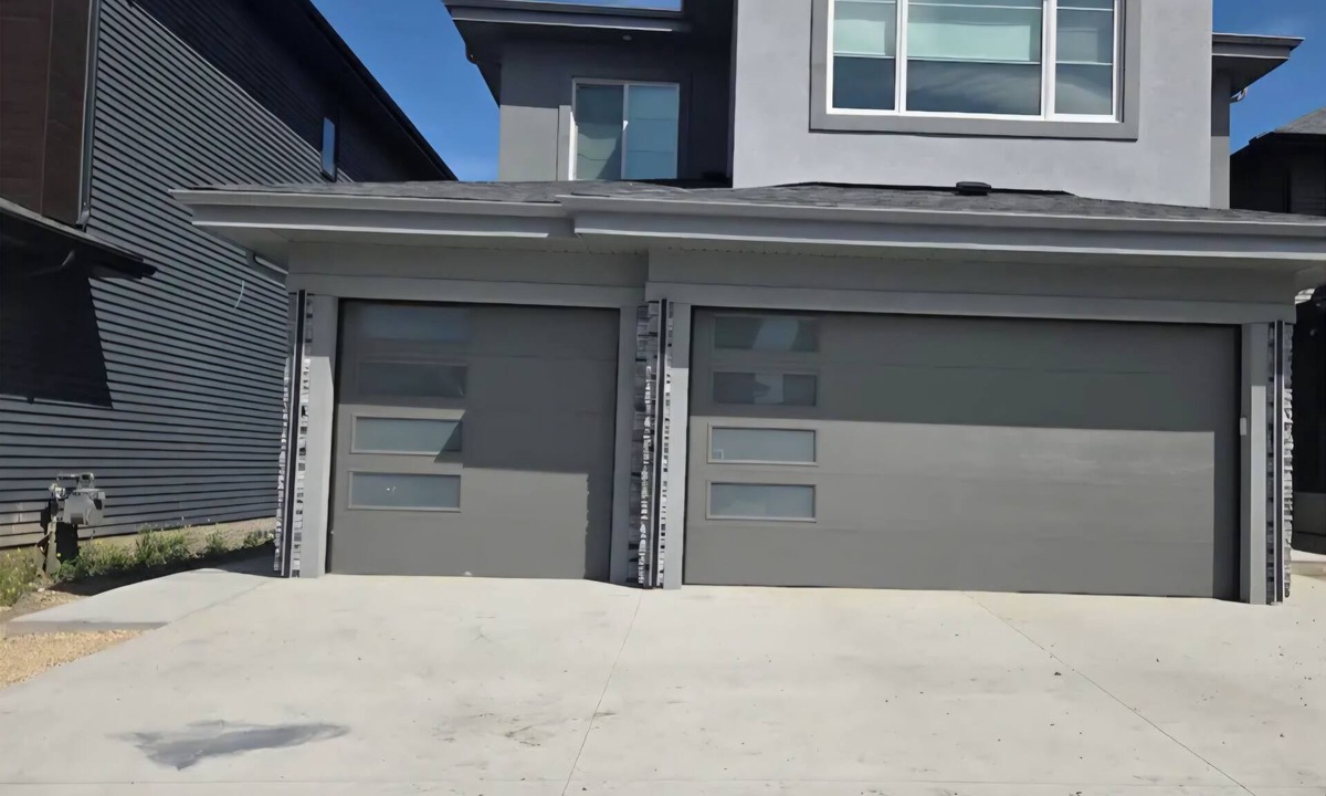 Southwest Edmonton House | 2 Suites, 2 Bedrooms, 2 Bathrooms & 2 living areas.