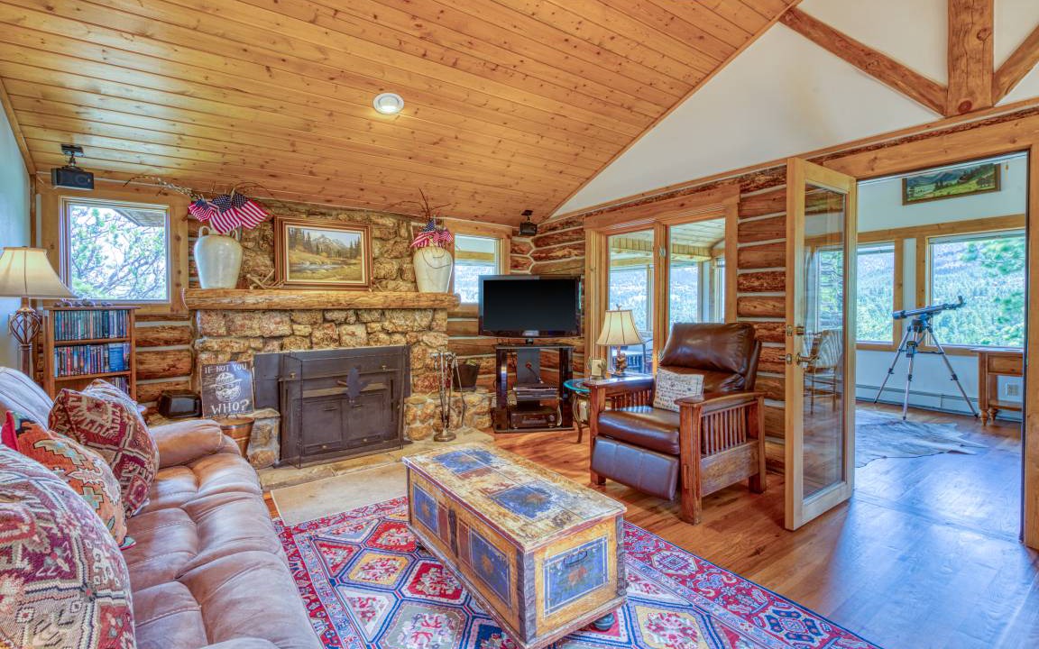 Estes Park Cabin | 222 m² Cabin ∙ 4 bedrooms ∙ 9 guests