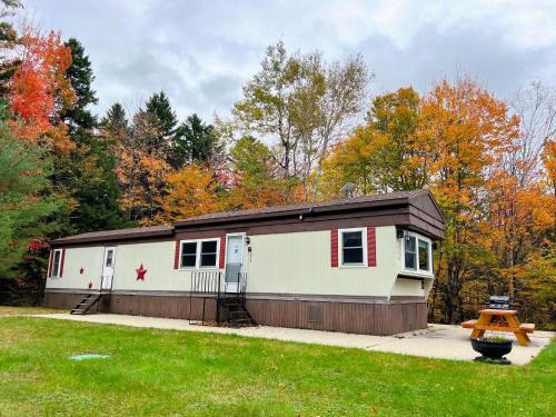 Carroll House | 26CM - private camp in Bretton Woods wifi AC private yard with great views