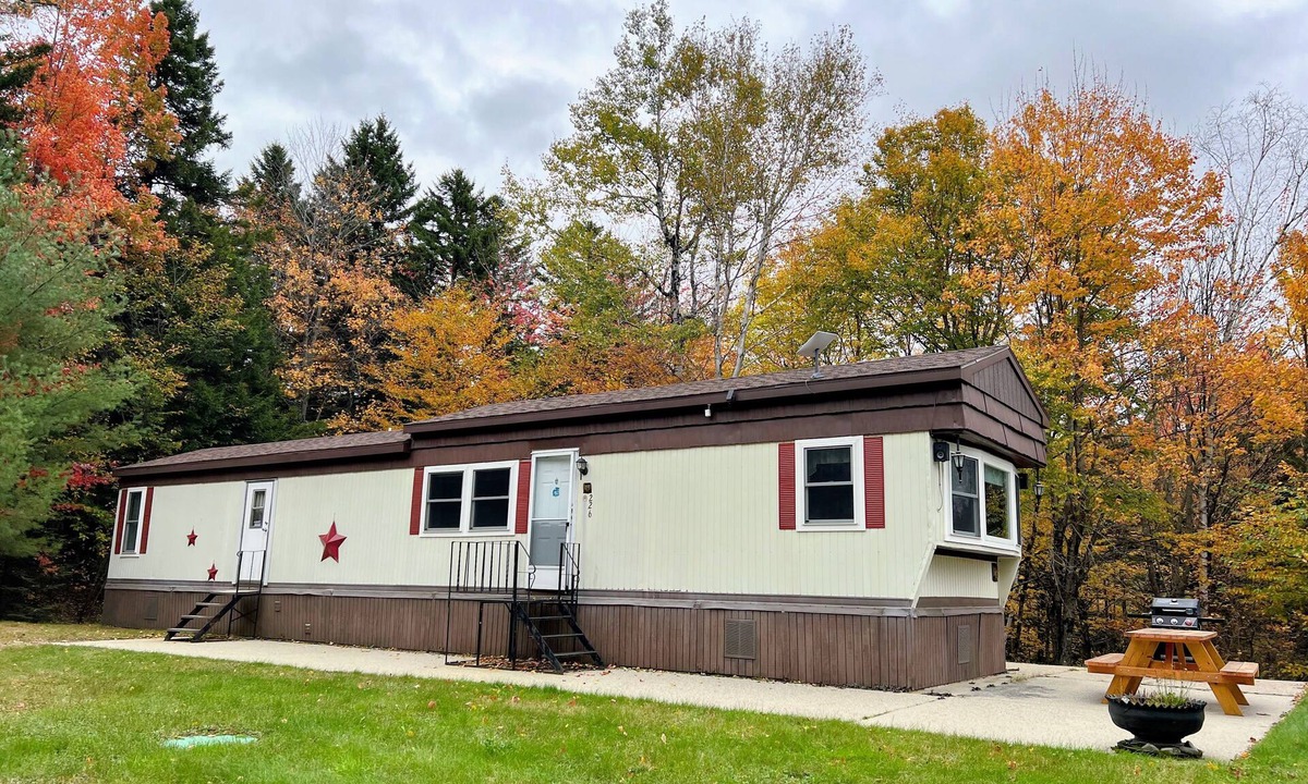 Carroll House | 26CM - private camp in Bretton Woods, wifi, AC, private yard with great views, dog friendly!