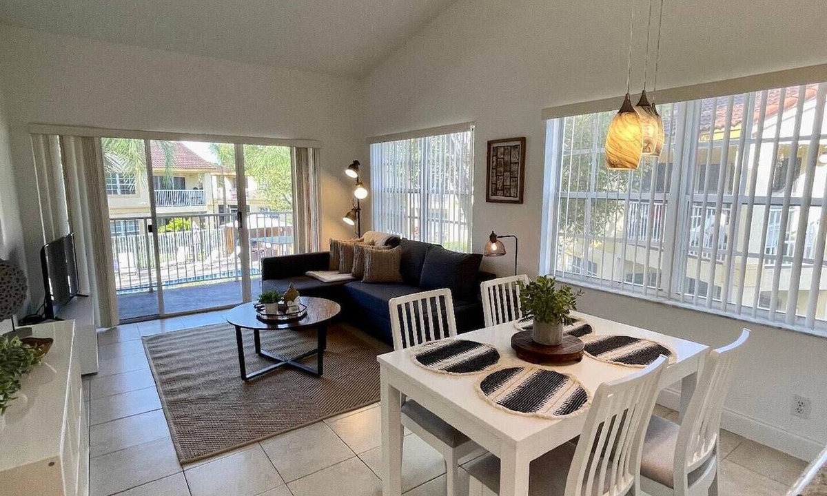 Mission Bay Apartment | 270D - Boca Retreat w/Pool, Parking, Near Evert Tennis & Shops