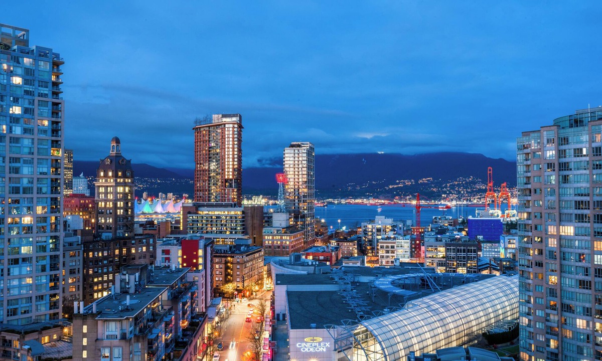 Crosstown Condo | 270° Rare Found downtown Ocean/Mountain/St View/King Suite/Pool/Hot Tub/Sauna