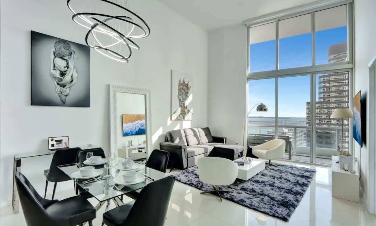 Downtown Miami Condo | 28th Floor Icon Brickell Oasis with City Views