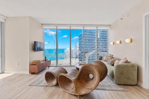 Downtown Miami House | 2B2B w Water View - FREE Parking - Pool - Lux Spa