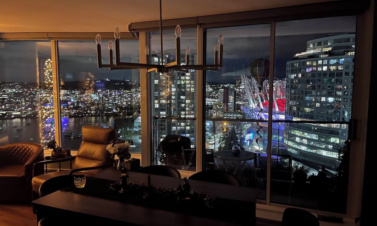 Central Apartment | 2BR Condo | AC | Near SkyTrain I Arena I Stadium
