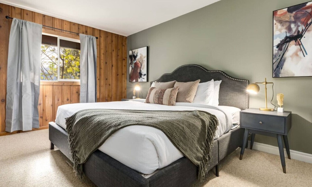 Harvie Heights Cabin | 2BR Red Cedar Lodge near Banff w/Mountain Views