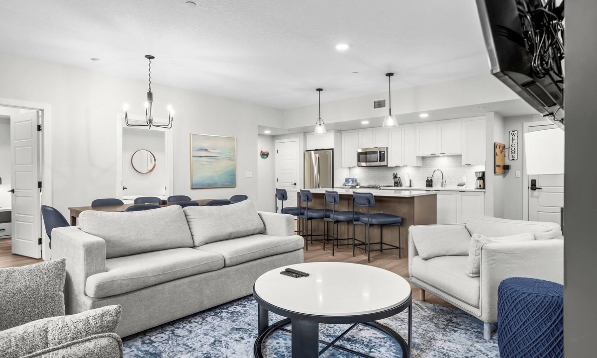 Dead Man's Flats Condo | 3 bedroom + 2 bath -🏔️Rockies Refuge⛰️ heated outdoor pool and hot tub/full gym