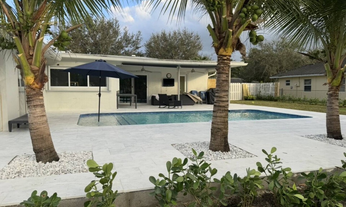 Coral Springs House | 3 bedroom 2 bath Pool Home in Quiet Neighborhood
