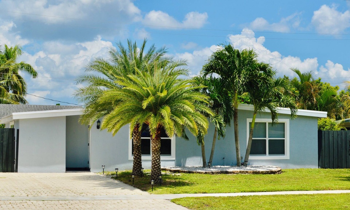 Royal Palm Beach House | 3-bedroom house in Beautiful Royal Palm Beach