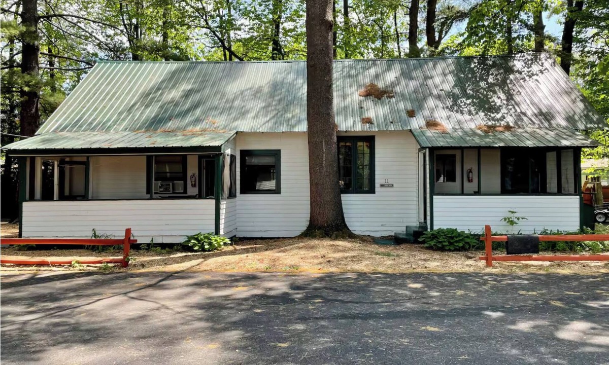 Lake Luzerne-Hadley Ski Chalet | 3 BR Adirondack Beach House with a Spacious Loft near the Beach and Water Views!