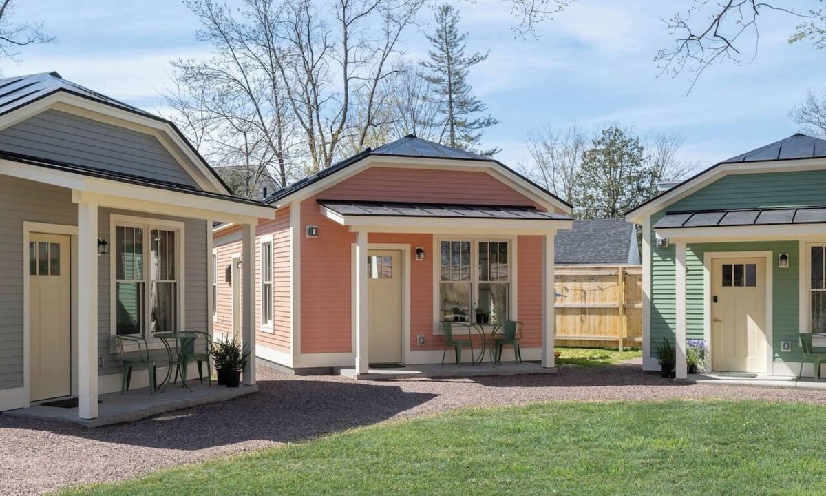 New North End Cottage | 3 New Cottages Near Beaches — Sleeps 12