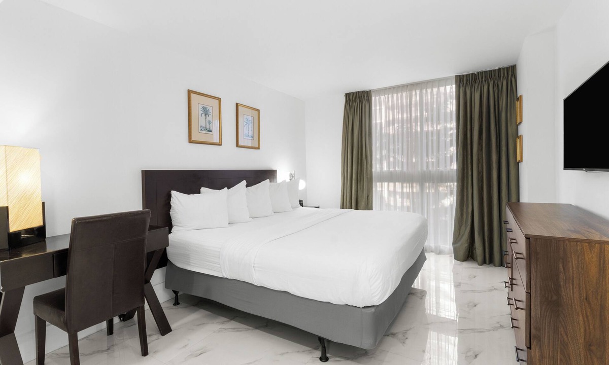 Coconut Grove Hotel | 3 Relaxing Units| Spacious Flat with Gym & Steam Room | 2.0 mi to Miracle Mile