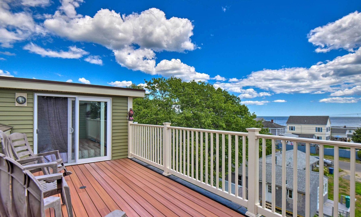 Hampton Condo | 3-Story Hampton Condo w/ Rooftop Ocean View!