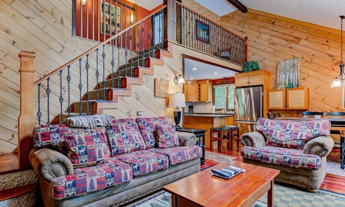 Bartlett Ski Chalet | 3 Story Mountainside Private Chalet - Storyland 1 mile, hike, waterfalls, ski