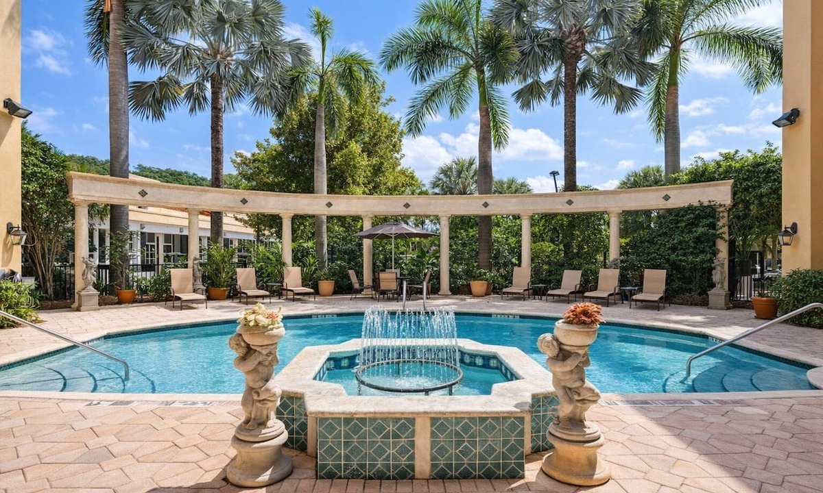 Boca Raton Hotel | 3 Units | Near Red Reef Park & Mizner Park Boca Raton - 5 Miles Away