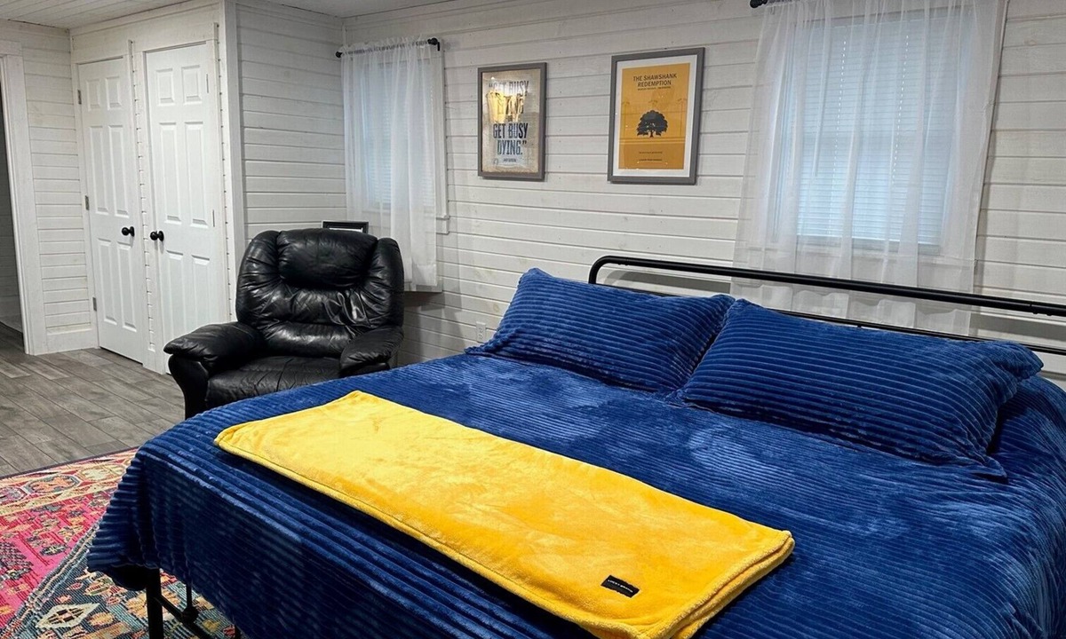 Lexington Apartment | 300 Sq Ft Studio Apt - Downtown Lexington, close to Mid-Ohio Sports Car Course