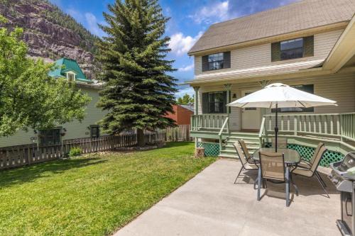 Ouray House | 320 8th Avenue