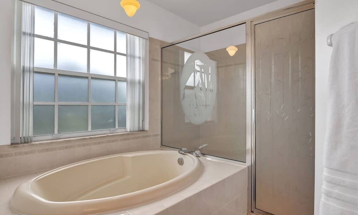 Florida Ridge House | 4/2 Home with Enclosed Heated Saltwater Pool