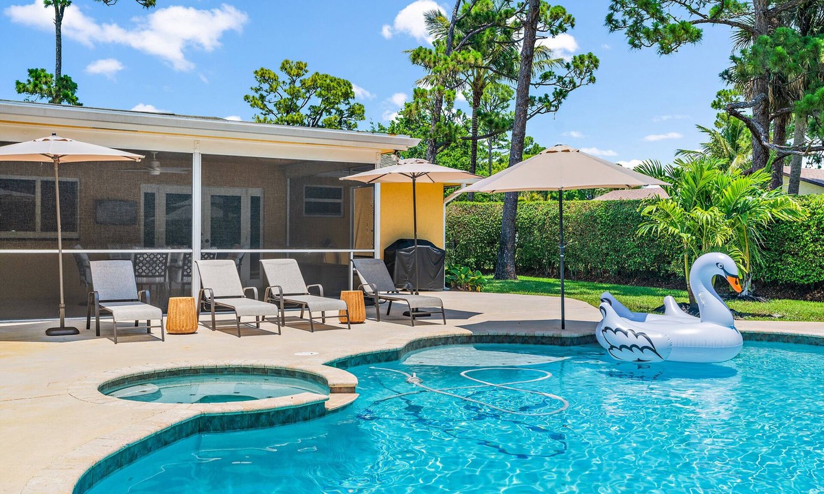 Jupiter House | *4/3 Pool Home w/Private Backyard, 3 mi to Beach!