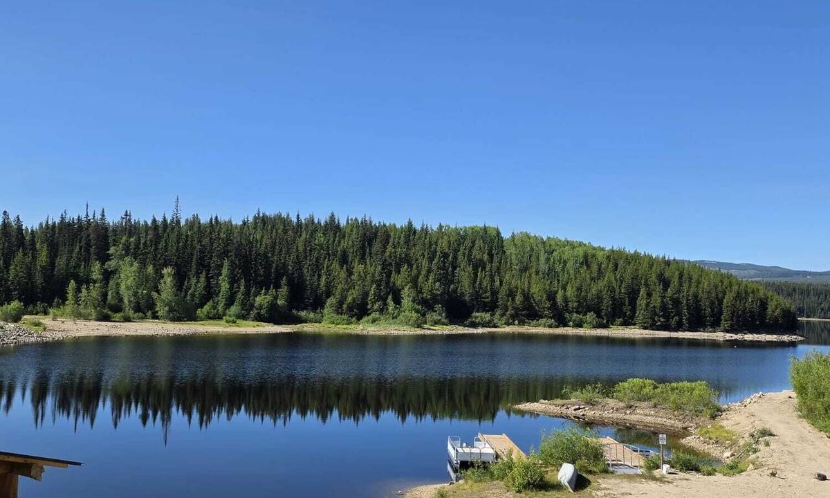 Central Okanagan Cabin | 4 Bdrm Lodge Suite w Hot Tub, beautiful Lake views! Pet Friendly