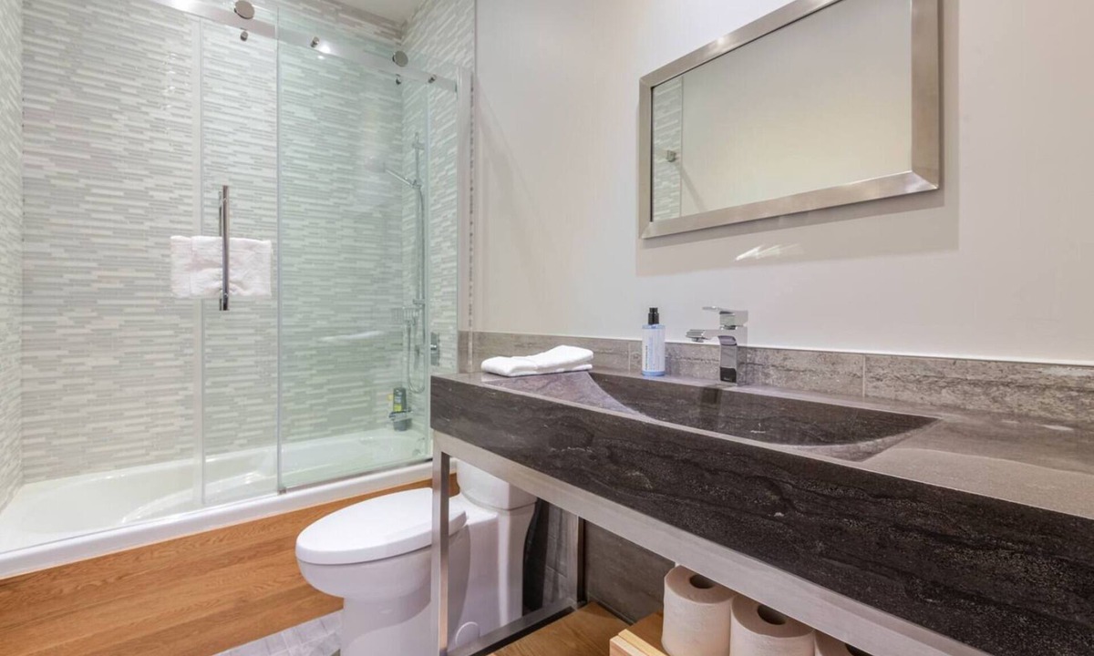 Eastern Shores Villa | 4-bedroom villa in enchanting North Miami Beach with AC