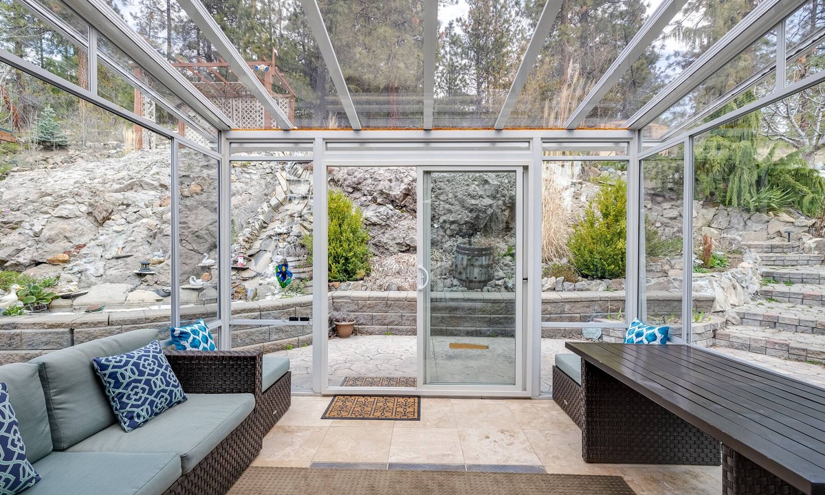 West Kelowna Estates House | 4 Bedroom Whole House